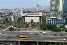 Lobby 2BR with Queen Bed (Single Bed x2) at GP Plaza Apartment By Travelio