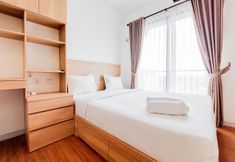 침실 2 Comfortable and Nice Studio Apartment at Sky House BSD By Travelio