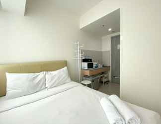 Kamar Tidur 2 Modern Studio (No Kitchen) at Osaka Riverview PIK 2 Apartment By Travelio