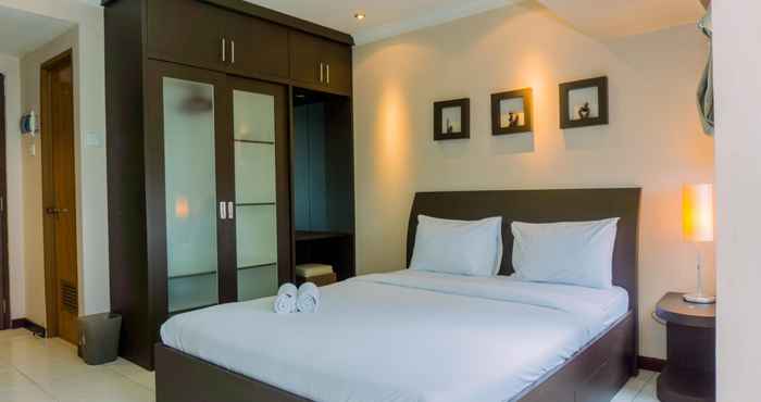 Kamar Tidur Comfy and Modern Look Studio Great Western Resort Apartment By Travelio