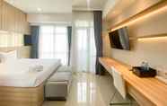 Bilik Tidur 6 Elegant and Good Deal Studio Vasanta Innopark Apartment By Travelio