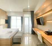 Bedroom 6 Elegant and Good Deal Studio Vasanta Innopark Apartment By Travelio