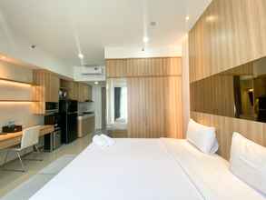 Kamar Tidur 4 Elegant and Good Deal Studio Vasanta Innopark Apartment By Travelio