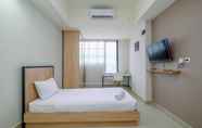 Bedroom 5 Minimalist Studio Room Apartment at Evenciio Margonda By Travelio