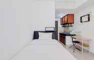 Kamar Tidur 2 Strategic Minimalist Studio at Apartment Serpong Garden By Travelio