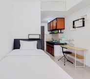 Kamar Tidur 2 Strategic Minimalist Studio at Apartment Serpong Garden By Travelio