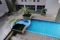 Swimming Pool Homey Studio Apartment at 1st Floor Grand Asia Afrika By Travelio