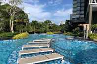 Kolam Renang BeachFont Bang Saray By RoomQuest Hotel
