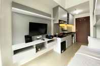 Common Space Cozy Stay Studio Apartment at Sayana Bekasi By Travelio