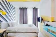 Bedroom Minimalist Studio Apartment at Tree Park City BSD By Travelio