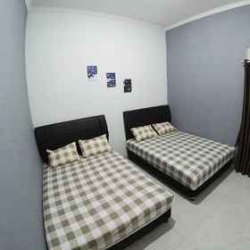 Bedroom 1 オマ・リンギン・ホームステイ・ジョグジャ, SMP IT Baitussalam Prambanan ホテル