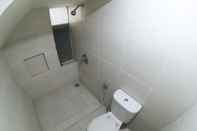 ห้องน้ำภายในห้อง CGM A8 Homestay Jogja