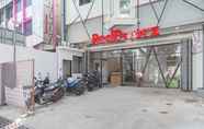 Bangunan 4 RedDoorz Plus @ Karapitan Street