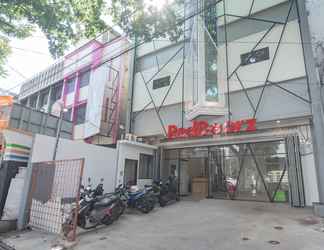 Exterior 2 RedDoorz Plus @ Karapitan Street