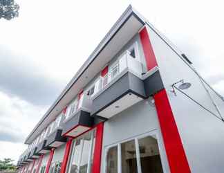 Exterior 2 Urbanview Hotel AVA Banjarmasin by RedDoorz