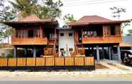 Bên ngoài 6 Degolan Wooden House Homestay Jogja unit 1