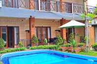 Swimming Pool Wahyuga Sari Guest House