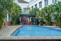 Swimming Pool Hotel Grand Cikarang