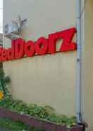 EXTERIOR_BUILDING RedDoorz Syariah near GOR Satria 4