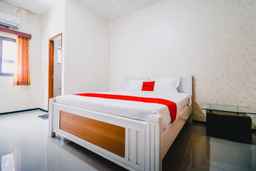 RedDoorz near Taman Rekreasi Selecta, USD 10.95