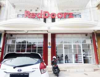 Bên ngoài 2 RedDoorz @ Jalan Tanjung Blitar