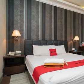 Others 1 RedDoorz Plus near Simpang Tiga Tritayasa Cilegon, Cilegon Hotels