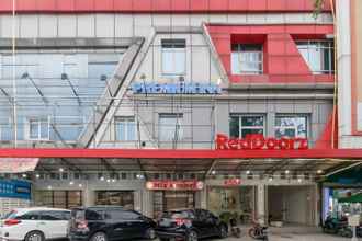 Exterior 4 RedDoorz Plus @ Cemara Asri Medan