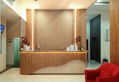 Lobby 5 RedDoorz Plus @ Cemara Asri Medan