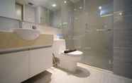 In-room Bathroom 6 Stunning and Enchanting 2BR La Riz Supermall Mansion Apartment By Travelio