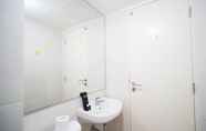 In-room Bathroom 6 Cozy Stay and Modern Studio Apartment at Tanglin Supermall Mansion By Travelio
