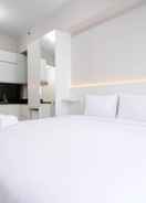 BEDROOM Comfy and Nice Studio at Supermall Mansion Apartment By Travelio
