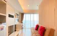 พื้นที่สาธารณะ 3 Comfortable and Elegant Studio at Tamansari The Hive Apartment By Travelio