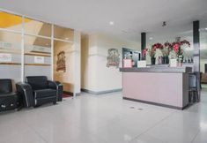 Sảnh chờ 2 RedDoorz near ITC Cempaka Mas