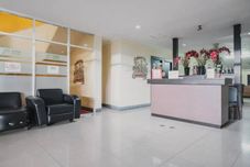 Sảnh chờ RedDoorz near ITC Cempaka Mas