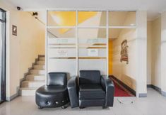 Sảnh chờ 4 RedDoorz near ITC Cempaka Mas