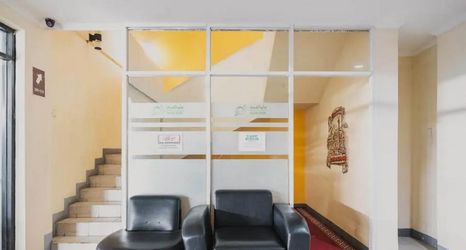 Sảnh chờ 2 RedDoorz near ITC Cempaka Mas