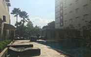 Kolam Renang 7 Good Deal and Tidy Studio at Pinewood Apartment By Travelio