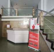 Lobby 3 RedDoorz Plus near Jakarta Kota Station