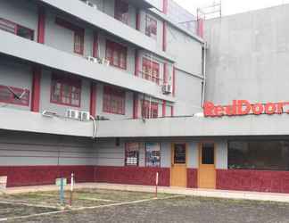 Bangunan 2 RedDoorz Plus near RSCM Jakarta