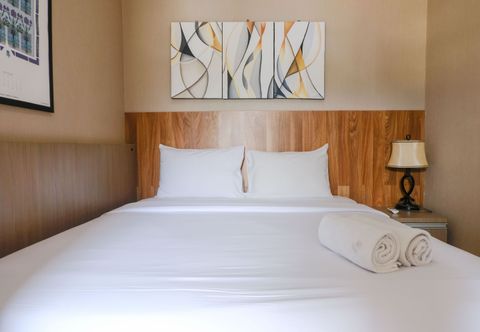 Kamar Tidur Homey Living and Tidy 2BR Apartment at Parahyangan Residence By Travelio