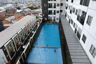 Swimming Pool Luxurious and Comfy 3BR at 3rd Floor Mekarwangi Square Cibaduyut Apartment By Travelio