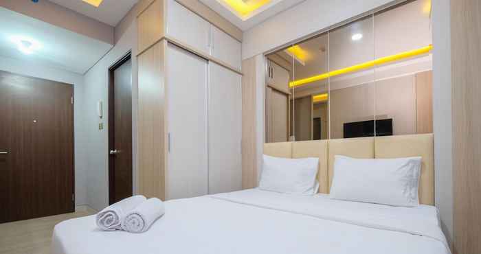 Bedroom Nice and Cozy Studio at Transpark Cibubur Apartment By Travelio