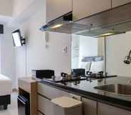 Common Space 3 Cozy and Best Choice Studio Apartment at Tokyo Riverside PIK 2 By Travelio