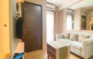 Ruang Umum 4 Cozy Living and Comfort 2BR Apartment at Transpark Cibubur By Travelio