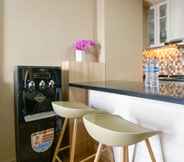 Ruang untuk Umum 5 Cozy Living and Comfort 2BR Apartment at Transpark Cibubur By Travelio