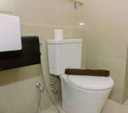 In-room Bathroom 5 Modern and Nice 2BR at Bintaro Embarcadero Apartment By Travelio