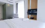 Kamar Tidur 3 Best Deal Studio with Private Jaccuzi at Art Deco Apartment By Travelio