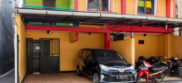 Exterior 5 RedDoorz Near Gajah Mada Plaza 2