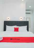 BEDROOM RedDoorz near Stasiun Senen