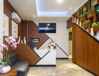 Lobi 2 Sans Hotel Pippo Yogyakarta by RedDoorz